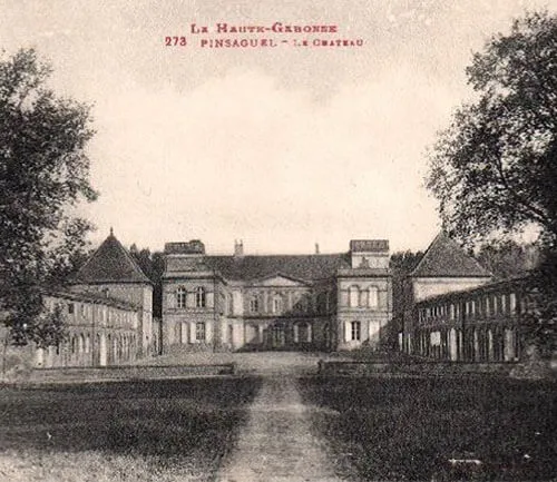 Une ancienne photographie du château Confluences